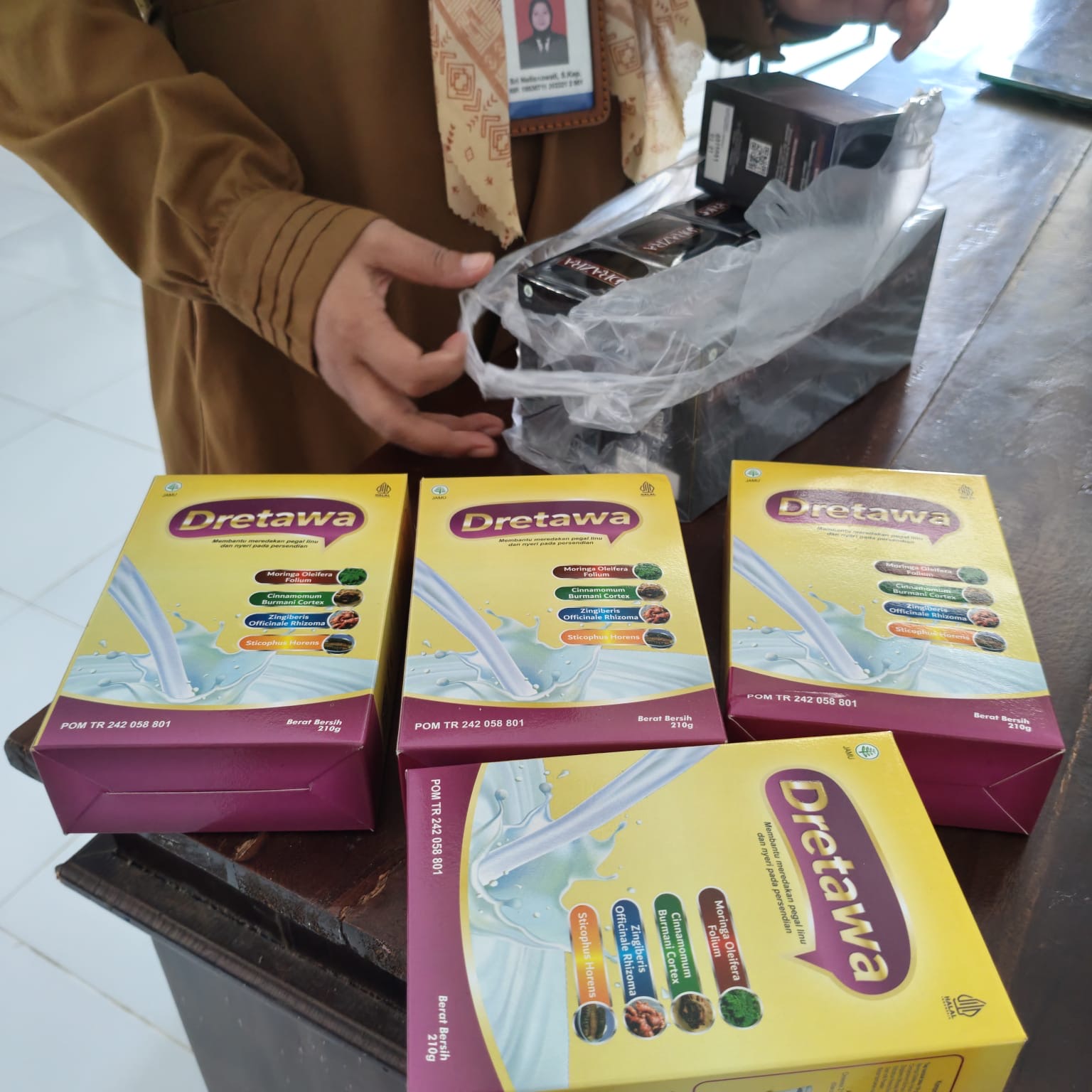 Aktivitas produk DRAZRA bersama Akabe