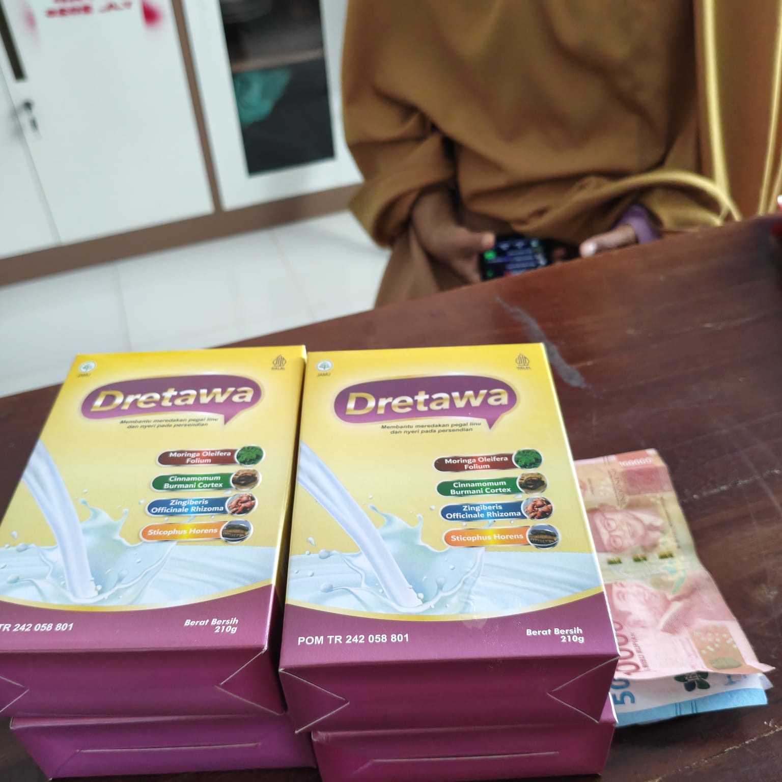 Aktivitas produk DRAZRA bersama Akabe