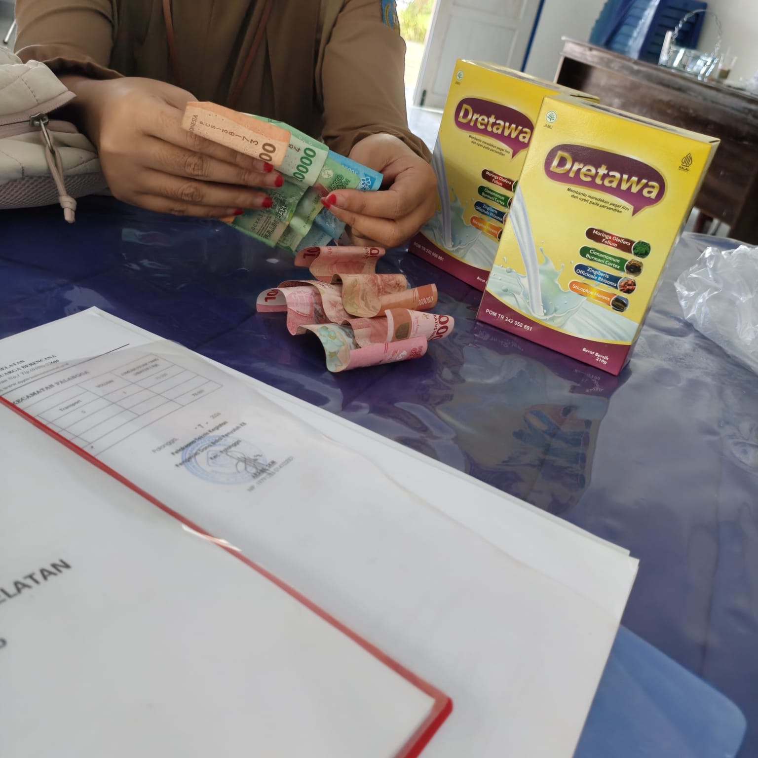 Aktivitas produk DRAZRA bersama Akabe