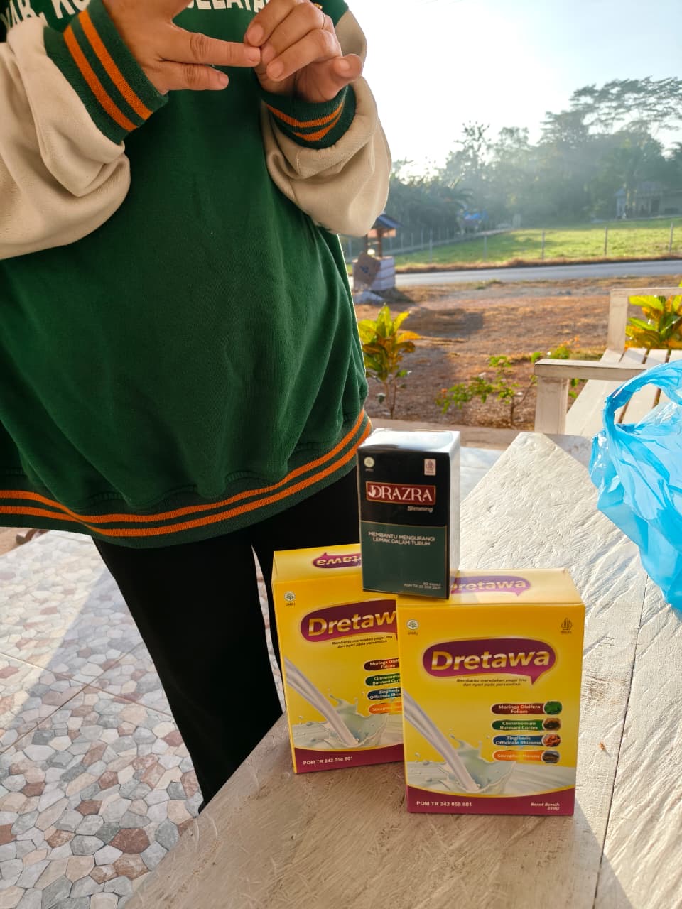 Aktivitas produk DRAZRA bersama Akabe